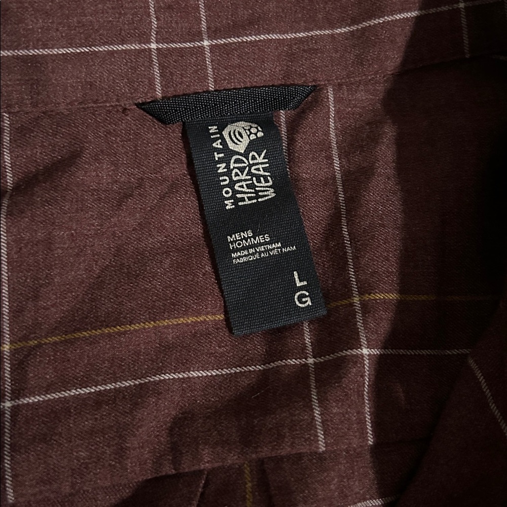 Men’s Mountain Hardwear Button Down Shirt - Picture 2 of 3